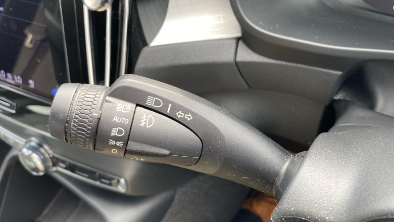 Volvo XC40 2.0 B3P Plus Dark 5dr Auto Petrol Estate